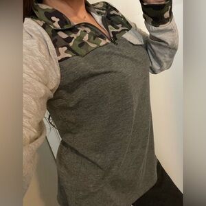 Women’s S Gray and Camouflage Quarter-Zip Pullover